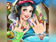 Play Snow White Nails Game on FOG.COM