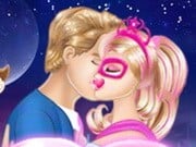 Play Super Barbie's Love Kiss Game on FOG.COM