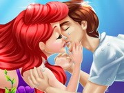 Play Ariel And Prince Underwater Kissing Game on FOG.COM