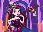 Play Draculaura Dress Up Game on FOG.COM