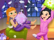 Play Crazy Pillow Fight Party Game on FOG.COM