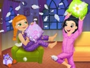 Play Crazy Pillow Fight Sleepover Party Game on FOG.COM