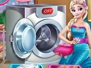 Play Elsa Wash Clothes Game on FOG.COM